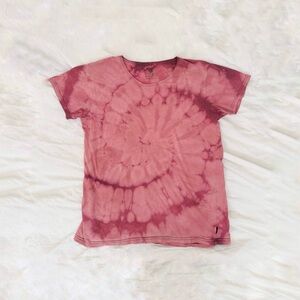 COTTON ON® UNISEX BLEACHED SPIRAL TIE-DYE TEE.